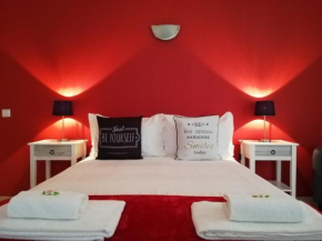 Отель Blue Moon GuestHouse   Лагос